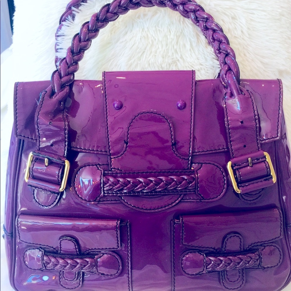 VALENTINO ELEGANT PURPLE PATENT LEATHER HANDBAG.